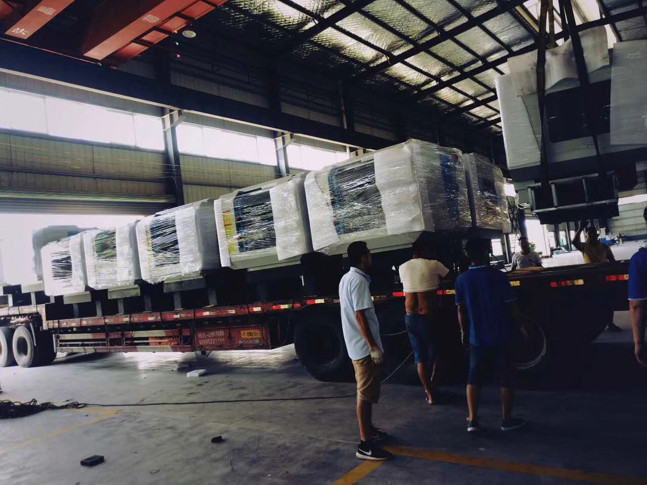 2018深雕數(shù)控迎來第二批玻璃精雕機，雙頭精雕機緊張出貨，得到客戶的高度認(rèn)可。